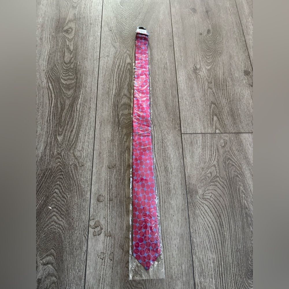 Geoffrey’s Beene tie very beautiful